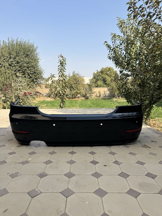 BMW E60 ga oldi orqa bamfer paroklari bn kampilekt sotiladi