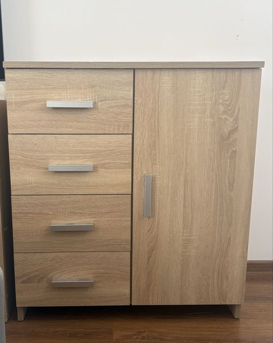 Comodă JYSK model TAPDRUP (4 sertare + 1 ușă), nuanță stejar deschis
