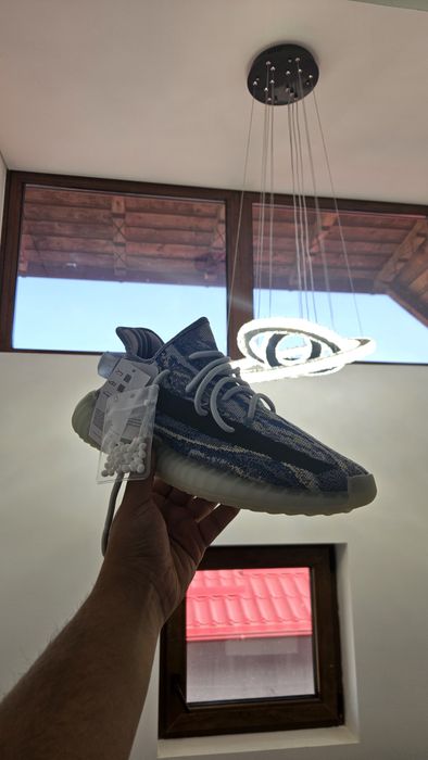 Yeezy Boost 350 V2