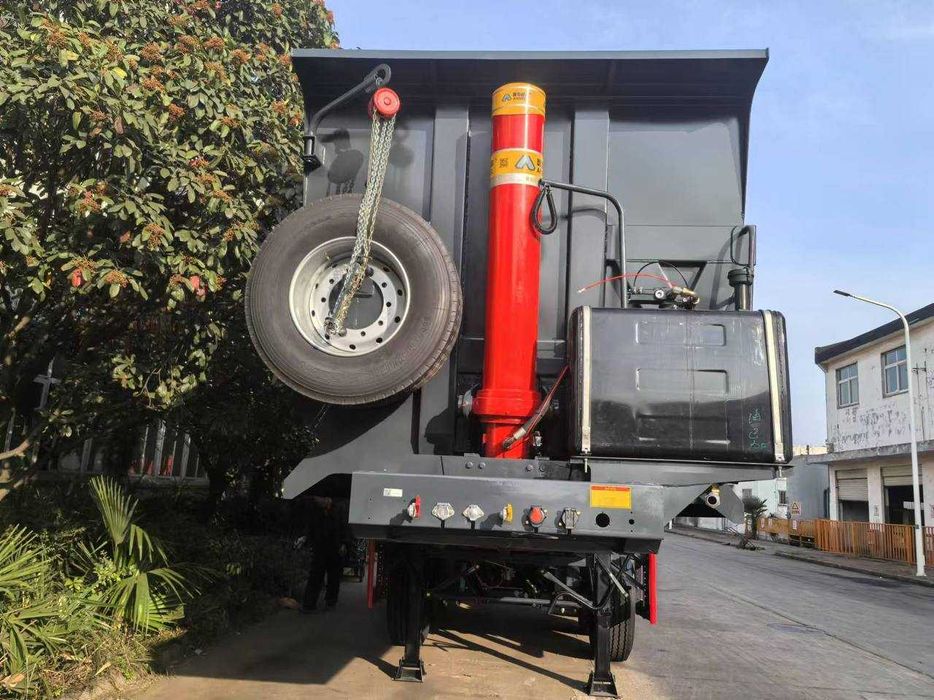 Самосвальный полуприцеп марки CIMC - MEGAVAN