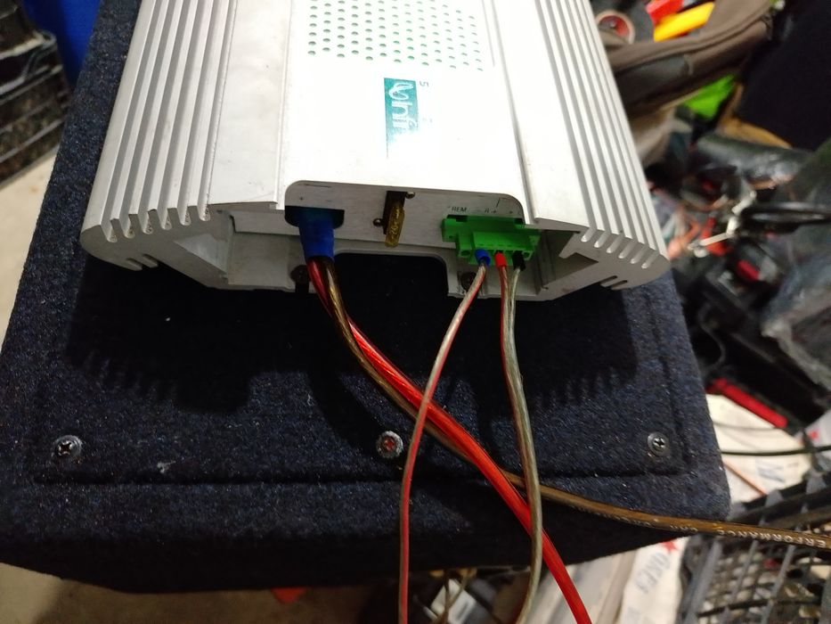 Subwoofer auto Pioneer și amplificator Infinity