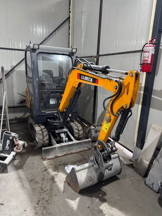 Miniexcavator 2100kg 150 de ore