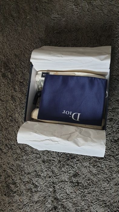 Vând   Dior   b23