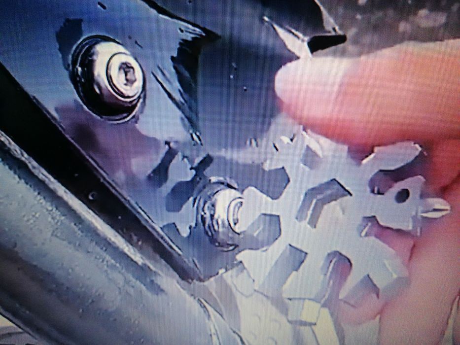 Мултиинструментът 18 в 1 от неръждаема стомана