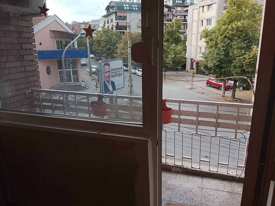 Тристаен апартамент център