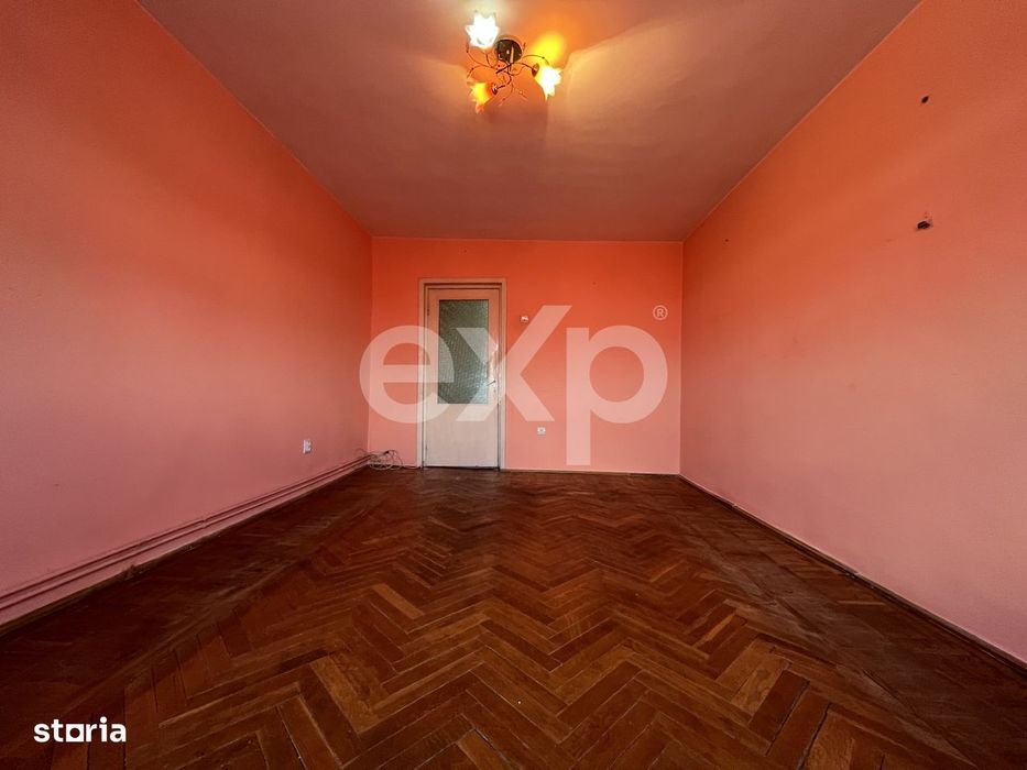 COMISION 0% Apartament 3 camere dec 2 bai etajul 3 central Gaesti — fotografia 3