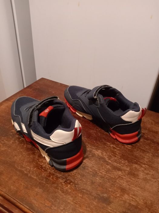 Продам кроссовки 37 р-р