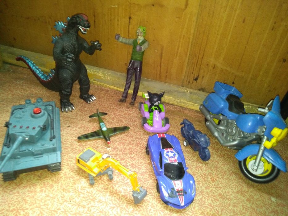 Игрушки детские разные в хорошем состоянии