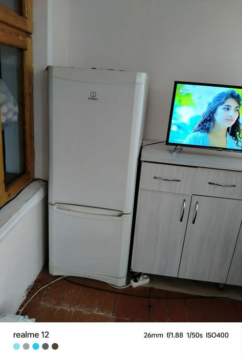 Xaladelnik Indesit invertor 2kamerali pasi marazilnik