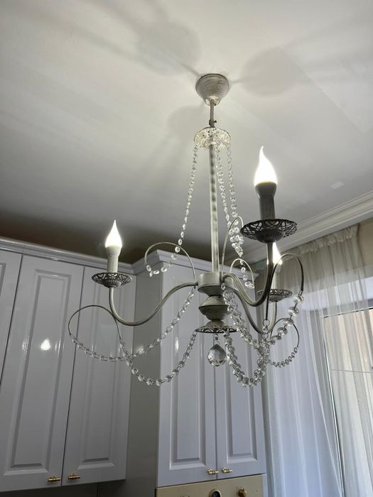 Люстры 2 шт по 3 лампы