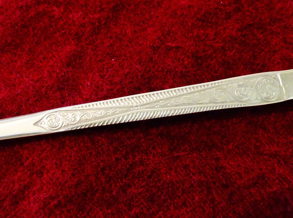 Кинжал с фигура на рицар тамплиер.