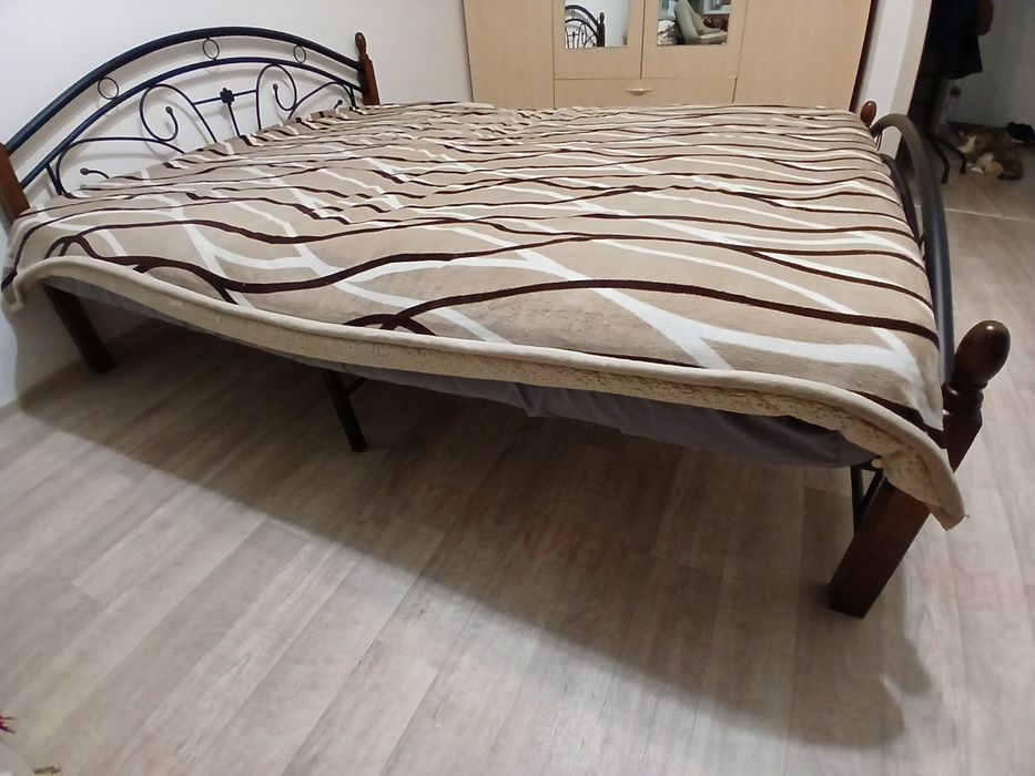 Двуспальная кровать 160 с матрасом