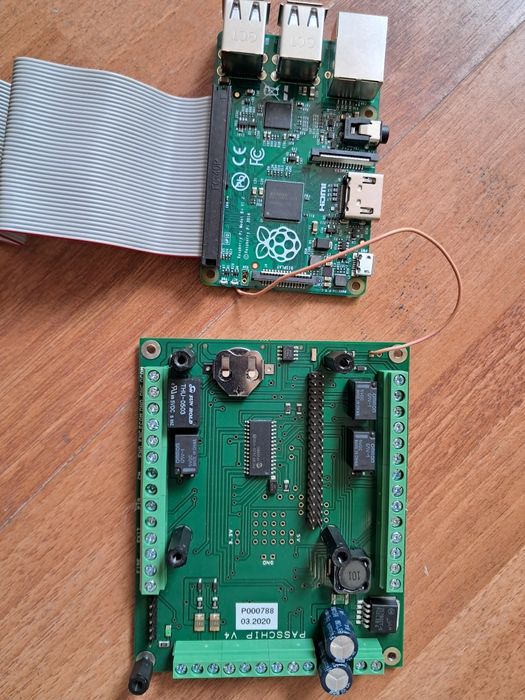 Modul Raspbery  programat pentru control.acces 4 uși