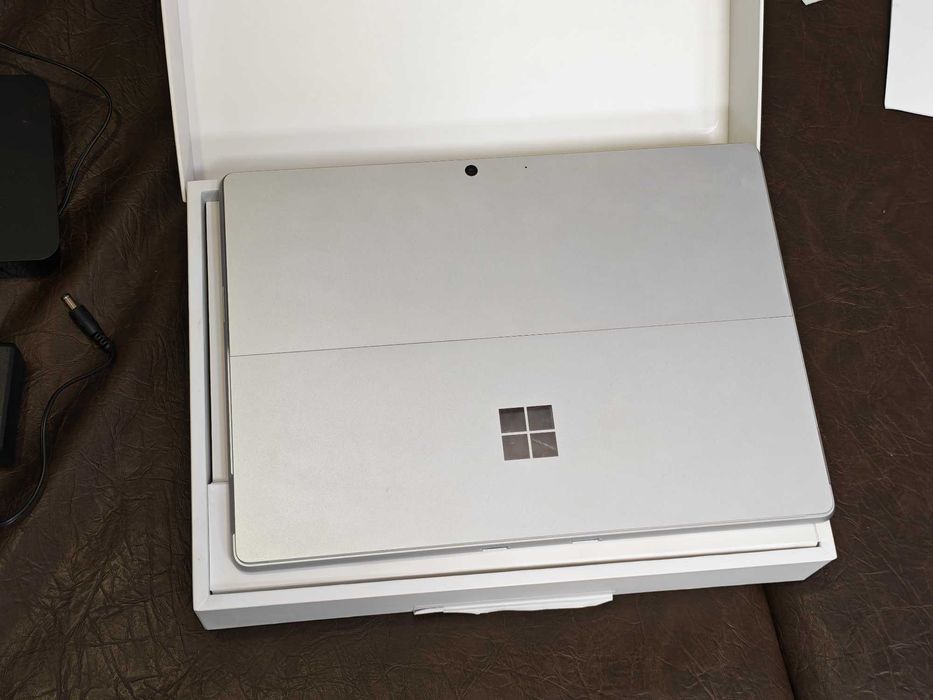 Surface Pro 11 Snapdragon X Plus - 100% батерия, 30 заряда