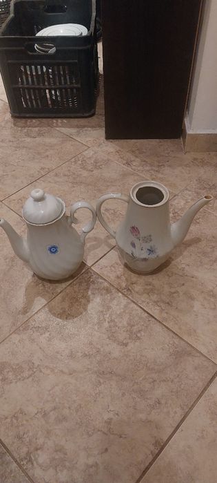 Продавам стари керамични кани.