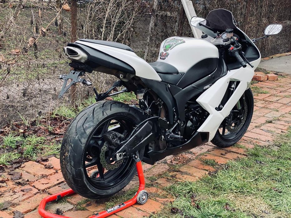Vând Kawasaki ZX6R