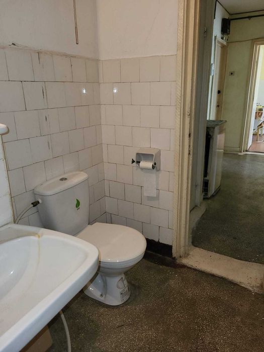 Proprietar vând apartament cu trei camere decomandat