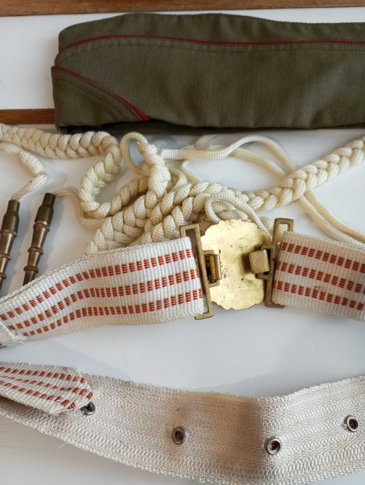 Параден офицерски колан , акселбант и кепе