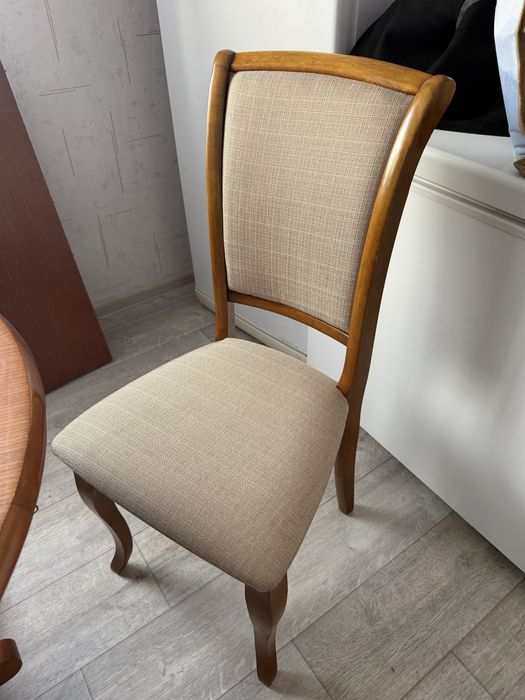 Продаю стол со стульями