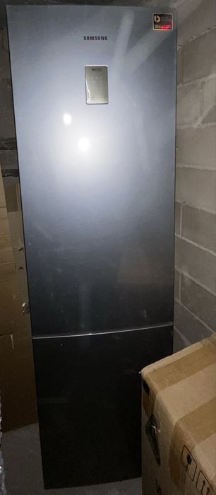 Холодильник Samsung