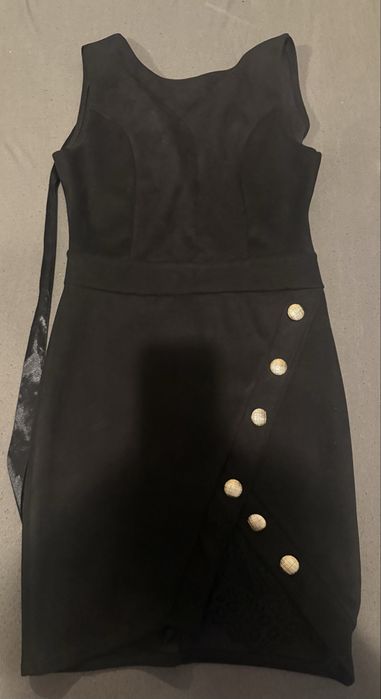 Дамска рокля с гол гръб