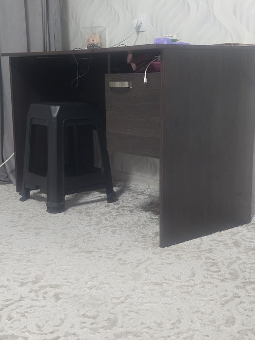 Продам стол 8000