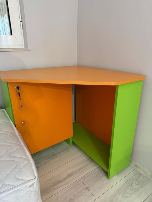 детски комплект от легло, гардероб и бюро