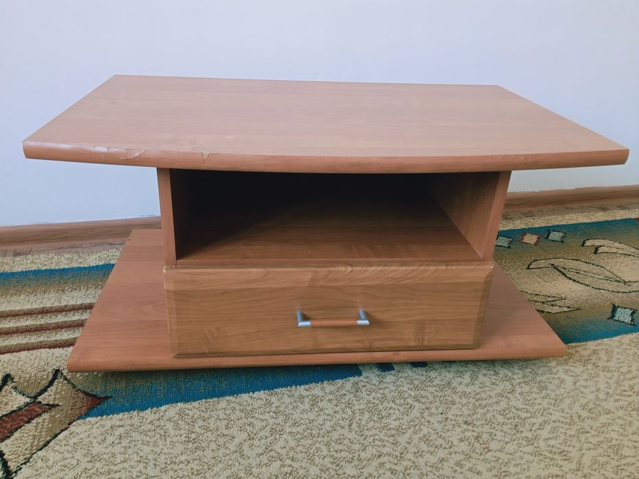 Подставка  под  телевизор  и  другое.