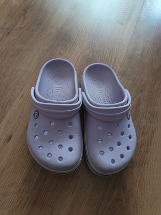 Papuci Crocs practici