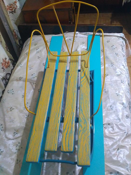 Продам оригинальные санки со съёмной спинкой