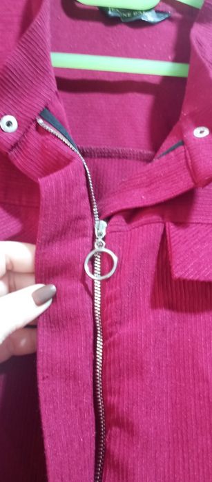 Продаю демисезонный костюм