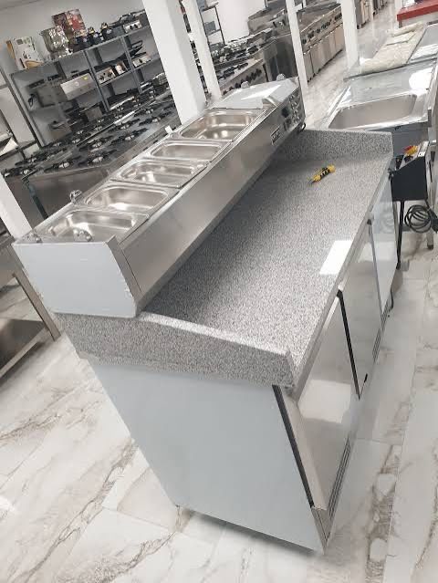 Mese reci si calde din inox! Confectii inox de orice dimensiune mese,rafturi,dulapuri…etc