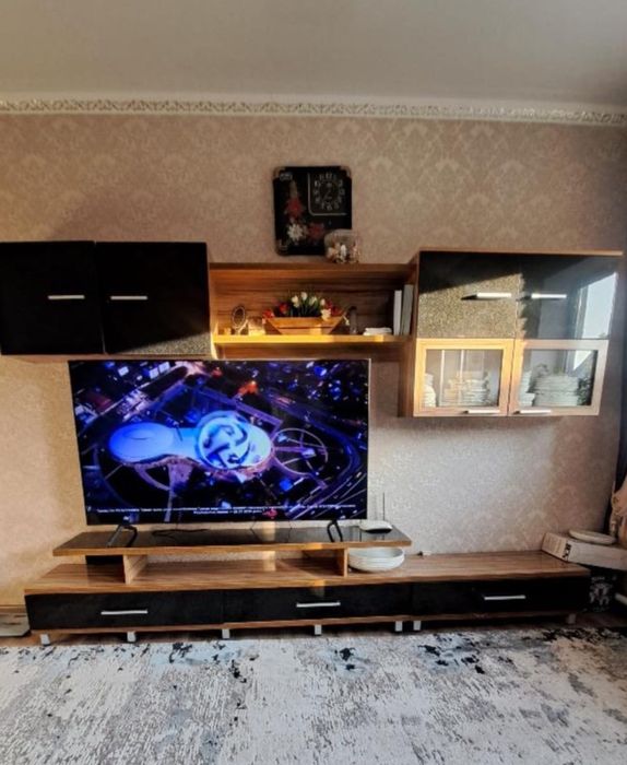 Продам стенку для гостиной и диван
