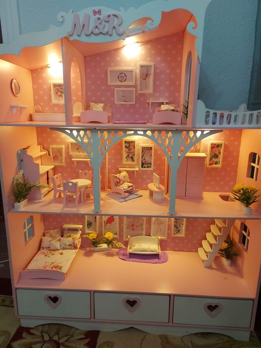 Куколный домик  в хорошем состояные