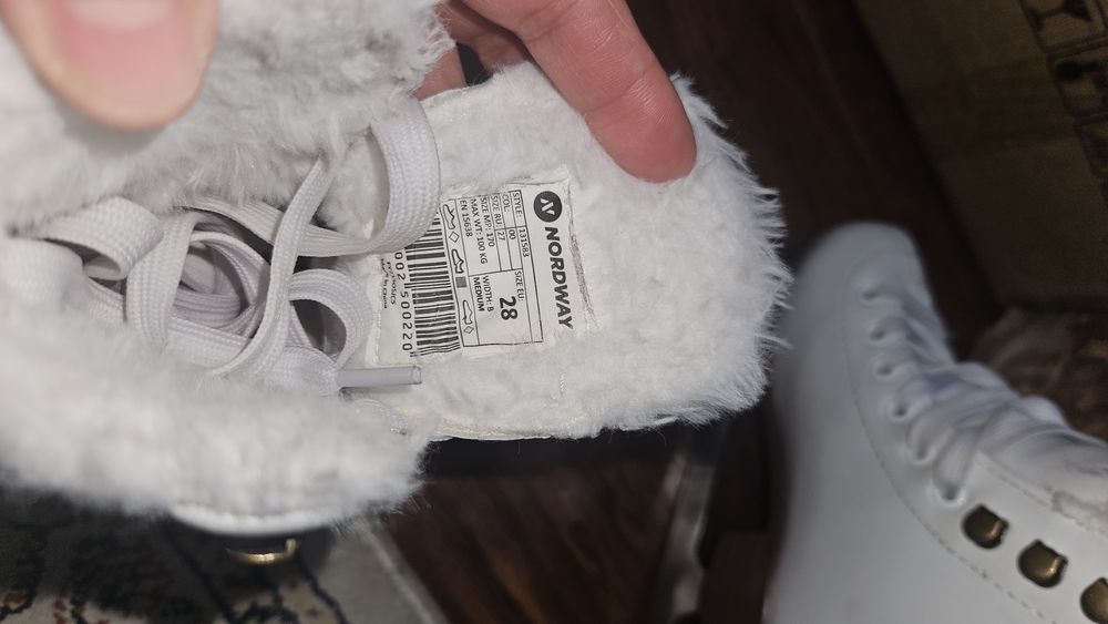 Продам фигурные коньки