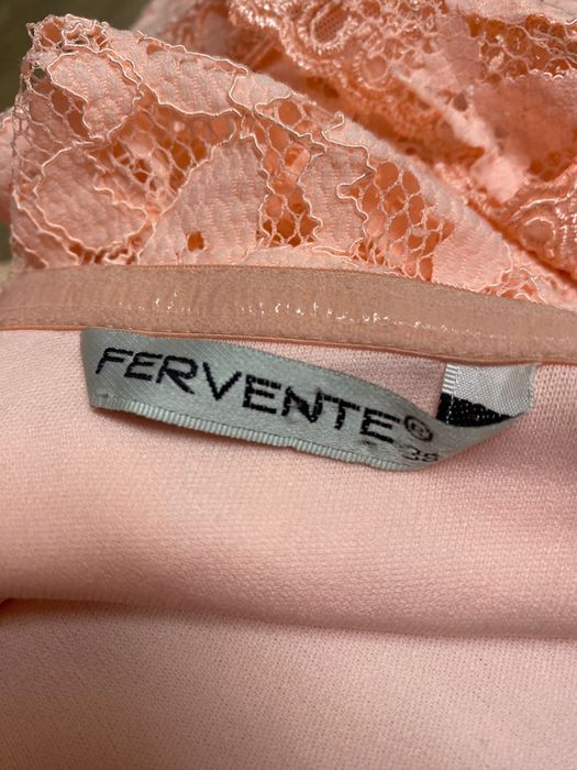 Рокля прасковен цвят