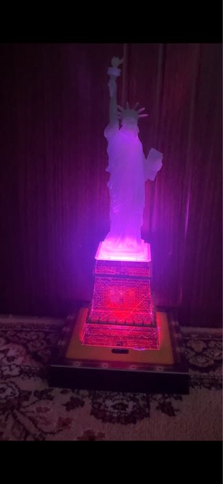 Vand Puzzle 3D Statuia Libertății in 7 culori fluorescente diferite