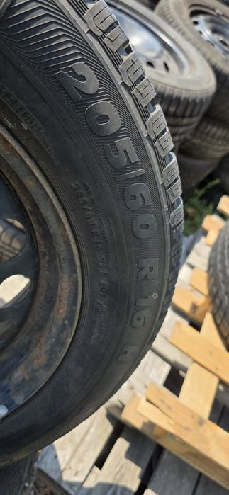Гуми 4бр 205/60/16 - 1бр  - 59 евро