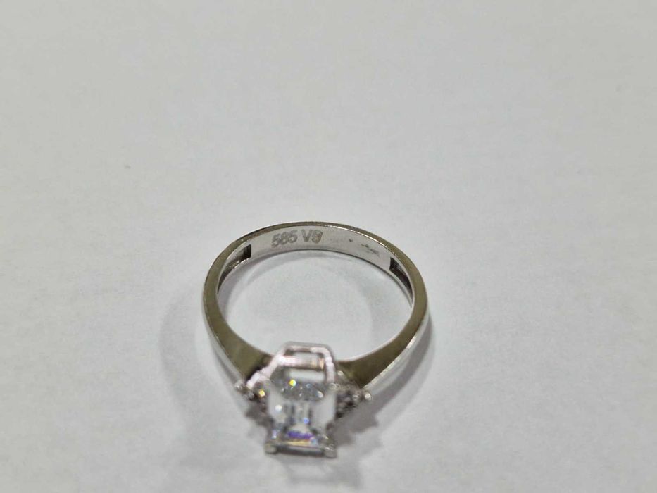 Комплект бяло злато 14К / синджир, обеци и пръстен / 6,16 гр.