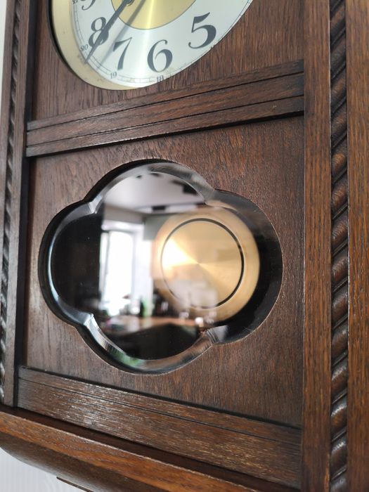 Антикварные настенные часы с боем