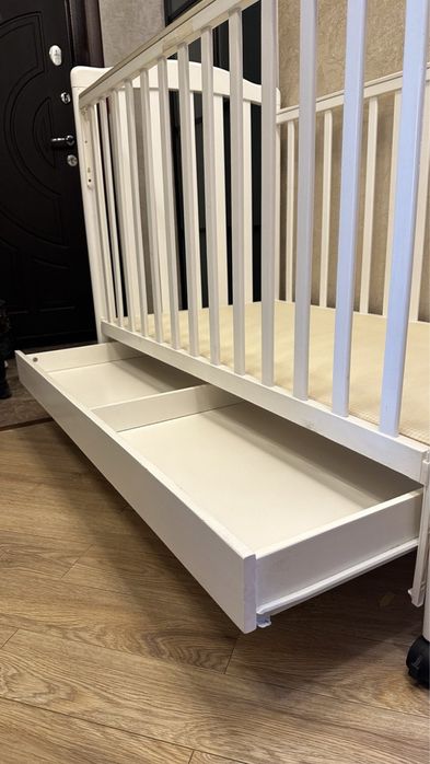 Детская кроватка.