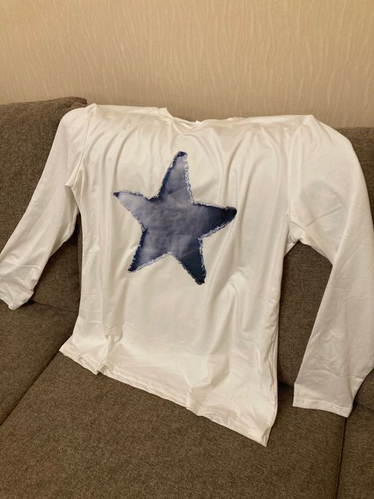 Белый лонгслив со звездой