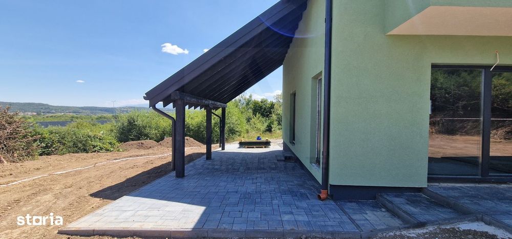 Casa individuala 5 camere teren 504 mp interior alb carport Selimbar