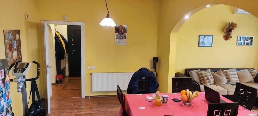 Тристаен ремонтиран апартамент с гараж в гр. Павликени