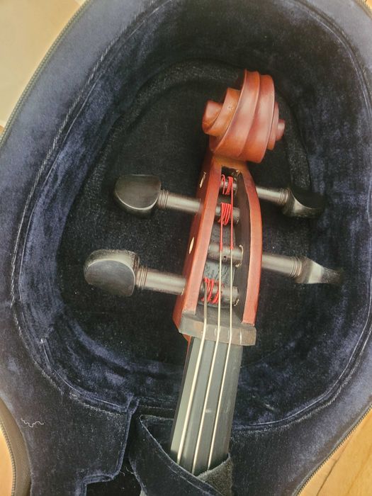 Violoncel Student 4/4 + husa/case cu roti si bretele + arcus + corzi