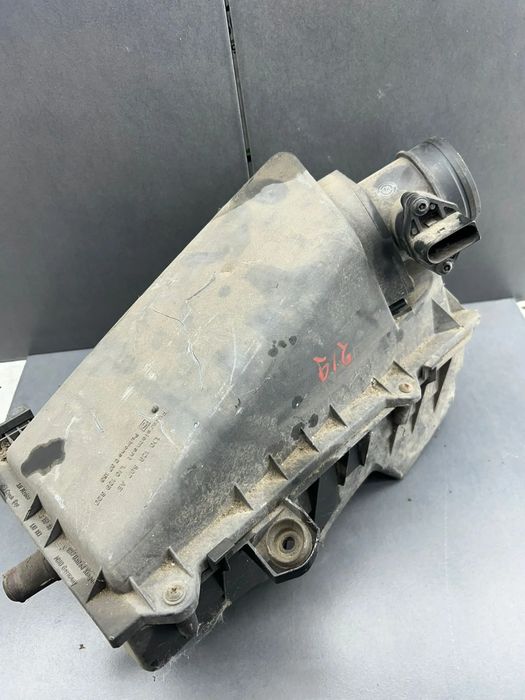 Carcasa filtru aer 1J0129607AE Volkswagen VW Golf 2002