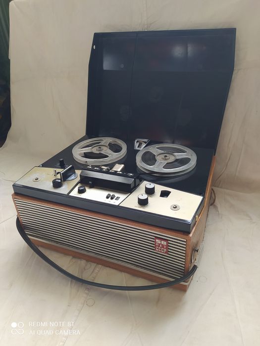 Продам катушечный магнитофон времён СССР
