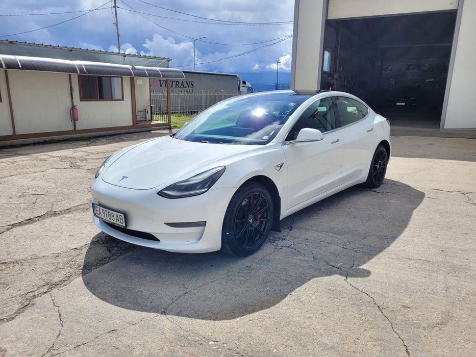 Tesla Model 3 performance