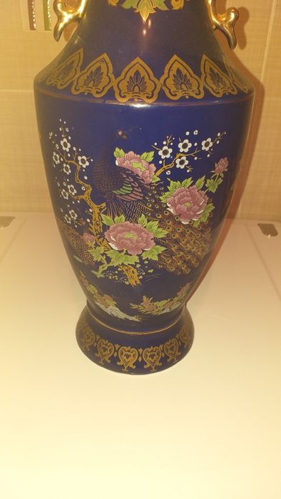 Продам керамическую вазу