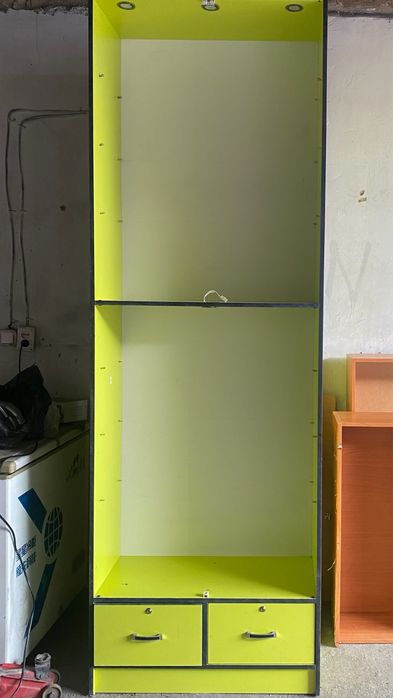 Продам полки , витрину